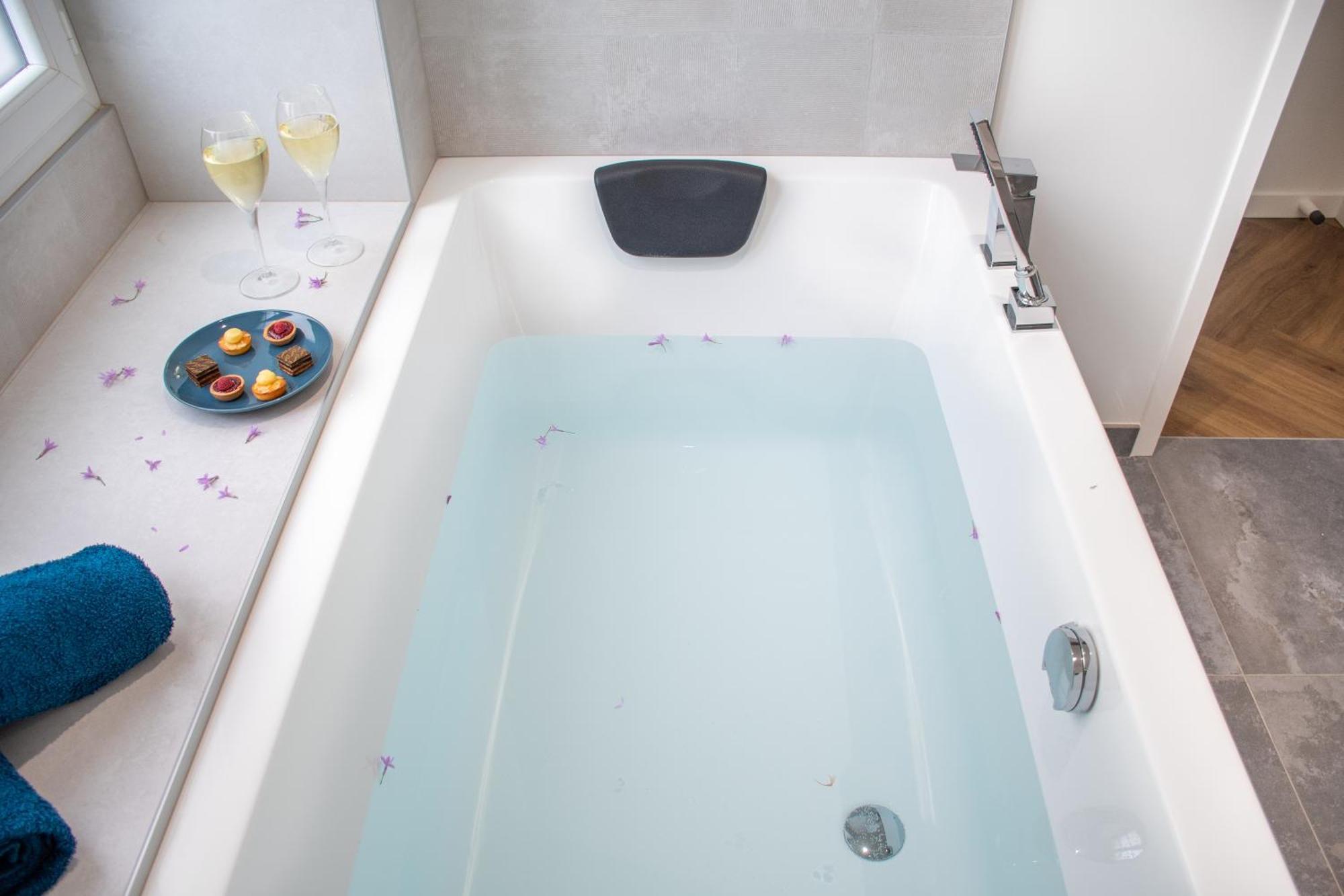 L'Appartement Des Ducs Avec Baignoire Double Nantes Exterior photo